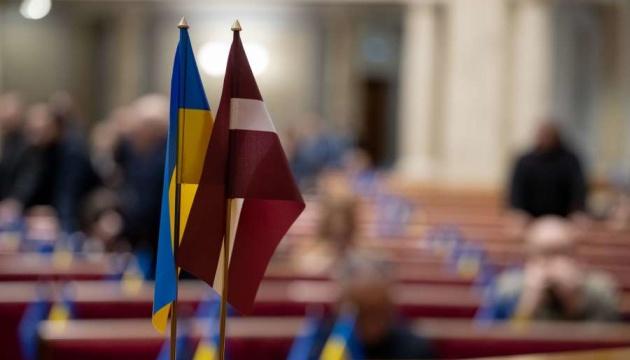 Латвійські громадські медіа на зібрані пожертви придбають для України перші 50 дронів, вироблених у Латвії.