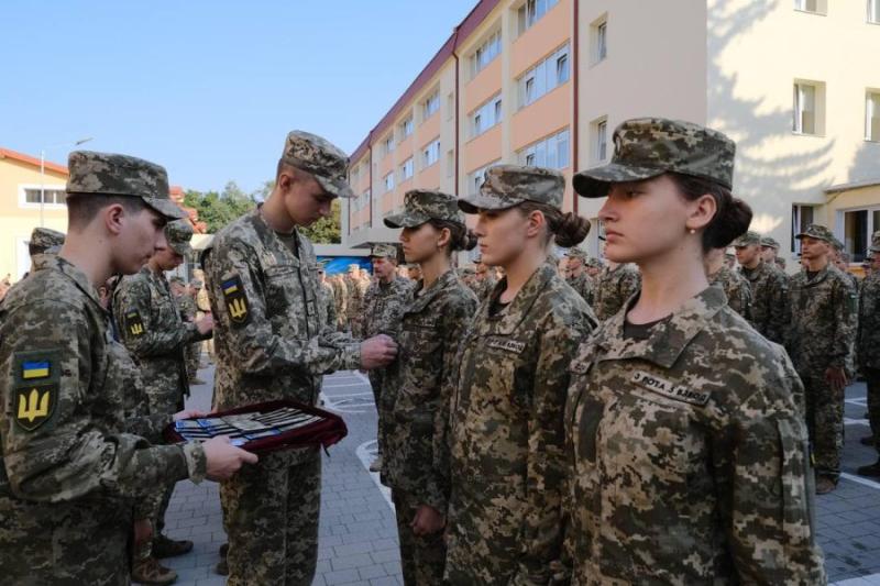 У Львівському ліцеї, який носить ім'я Героїв Крут, вперше в історії розпочнеться навчання для дівчат.