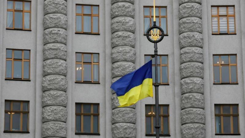 Троє міністрів і очільник ФДМУ подали заяви про відставку, повідомив спікер парламенту.