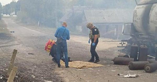 У Чернігівській області російські війська здійснили атаку на газовоз за допомогою дрона, внаслідок чого загинули три особи.