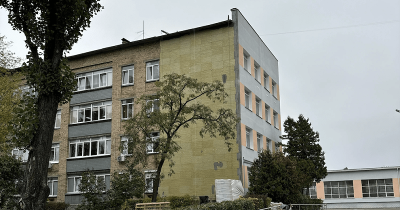 Людям обіцяли, що не торкатимуться, але Міністерство освіти і науки дало згоду: у Києві знищили неповторну мозаїку, -- повідомляють ЗМІ (фото).