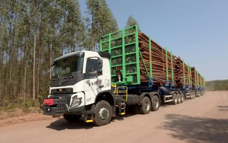 Тепер 250-тонні автопоїзди завдовжки 60 метрів стають звичним явищем - Auto24.